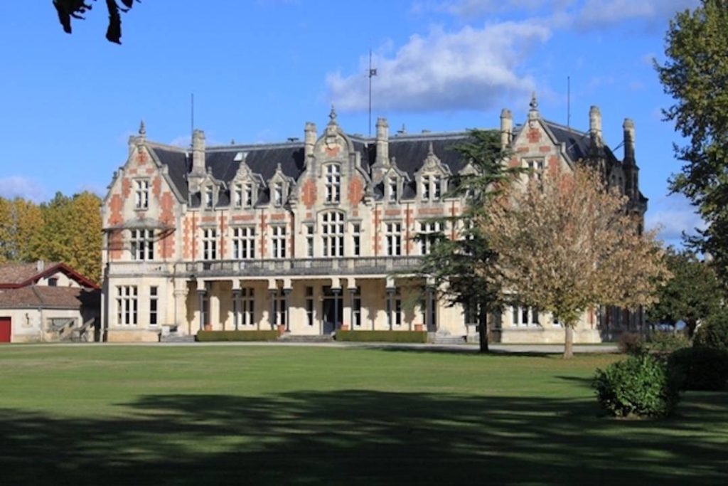 Historic imposing winery in the Medoc set amongs a magnificent garden.